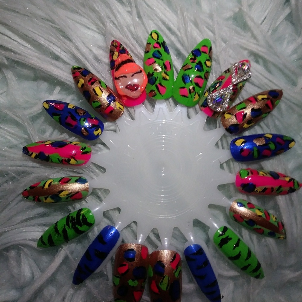 Fake Nails - Picture 3 of 7